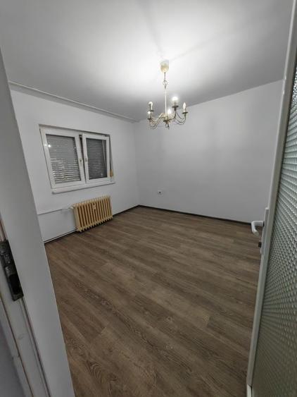 Garsonieră decomandată în Confecții