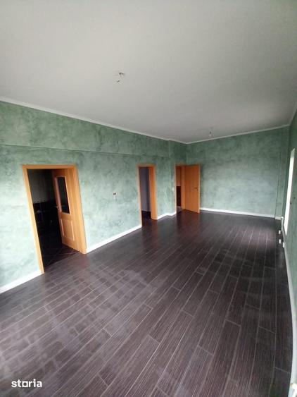 Apartament cu 4 camere în Central