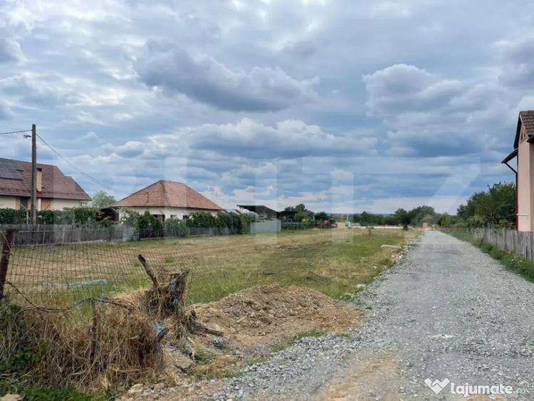 Teren de 1502 mp, în Primăverii