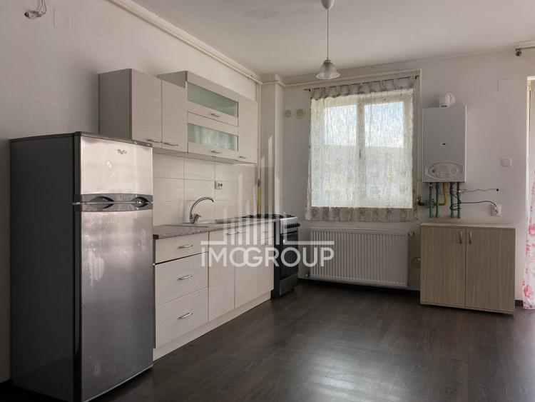 Apartament cu 3 camere decomandat, mobilat în Florești