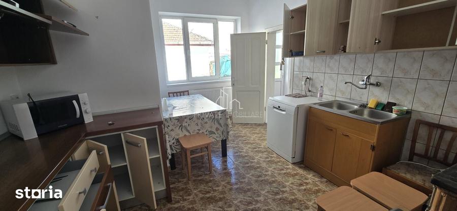 Casă cu 5 camere cu Teren 600 Mp în 7 Noiembrie