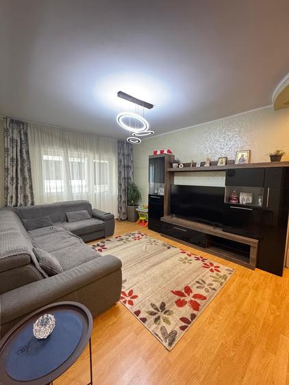 Apartament cu 4 camere decomandat în Dacia