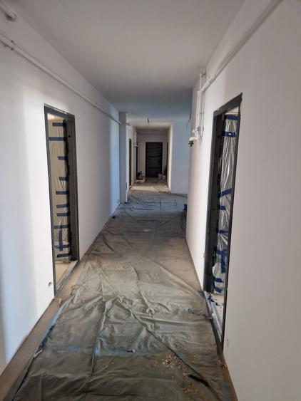 Apartament cu 3 camere semidecomandat în Florești