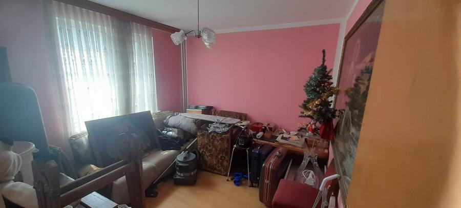 Apartament cu 4 camere semidecomandat în Rahova