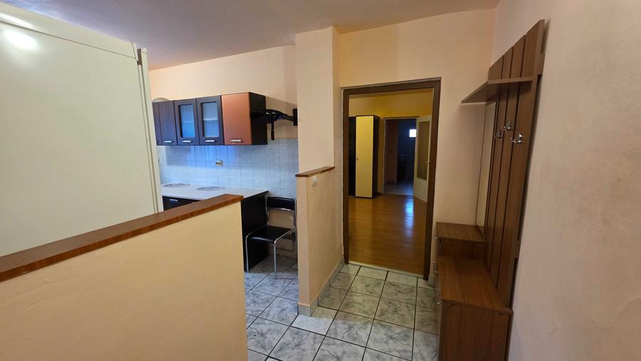 Apartament cu 2 camere semidecomandat în Cetate