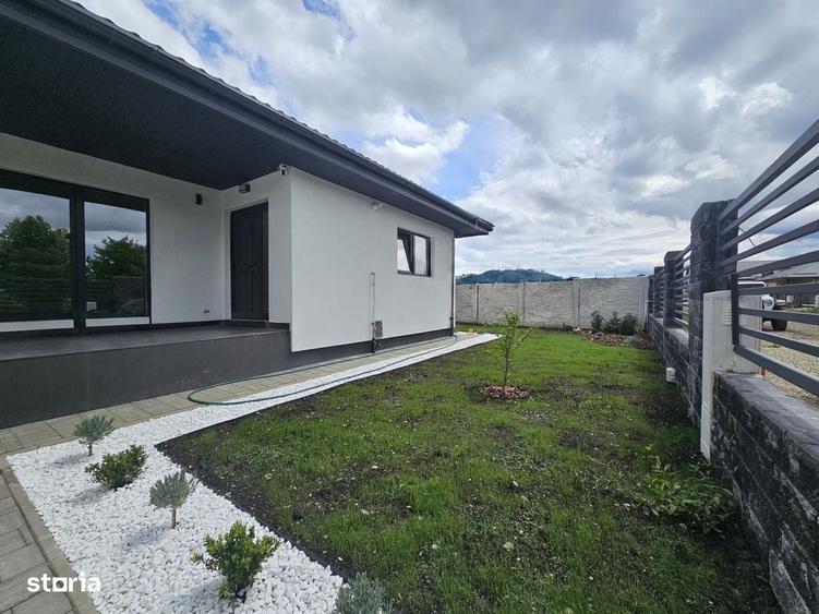 Casă cu 4 camere în Cristian