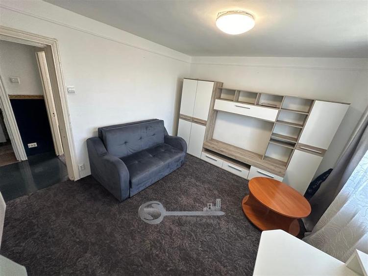 Apartament cu 2 camere decomandat în Hala Centrală