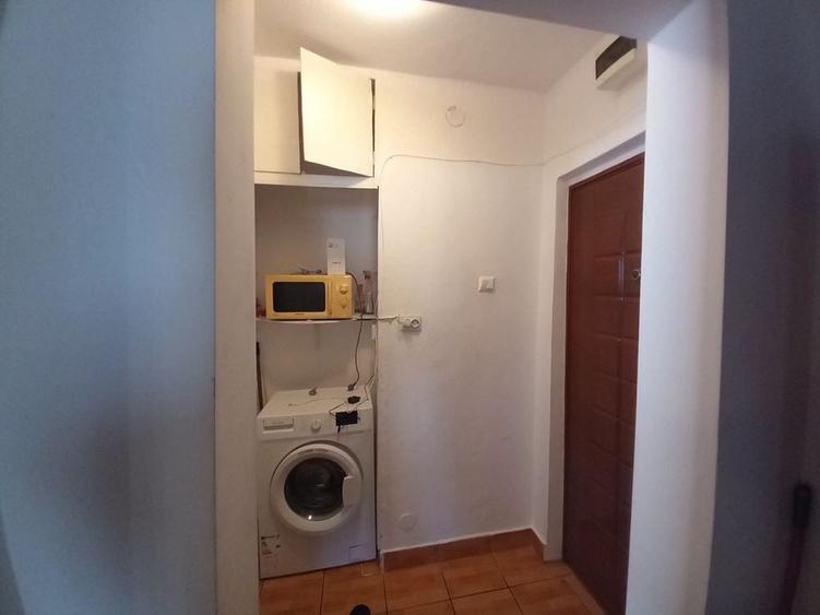 Garsonieră decomandată în Central