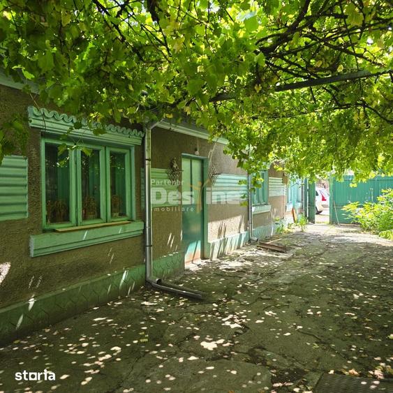 Casă cu 5 camere cu Canalizare în Ultracentral