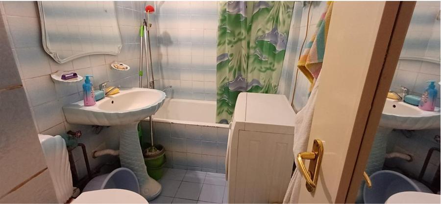 Apartament cu 3 camere semidecomandat în Centrul Civic