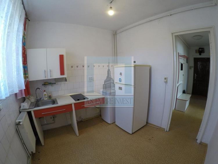 Apartament cu 3 camere semidecomandat în Griviței