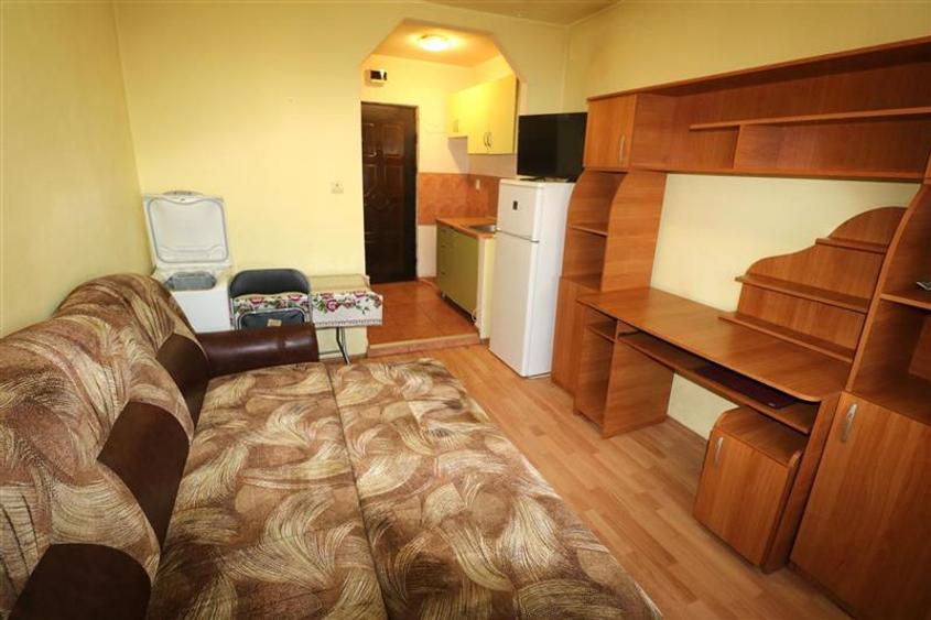 Garsonieră decomandată în Girocului