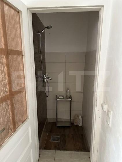 Apartament de vanzare , curte comuna, 2 camere, Zona Semicentral - 10