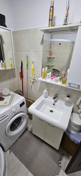 Garsonieră decomandată în Valea Adâncă