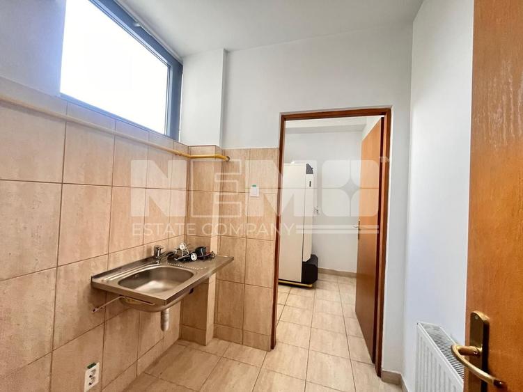 Birou, de 240 mp, în Central