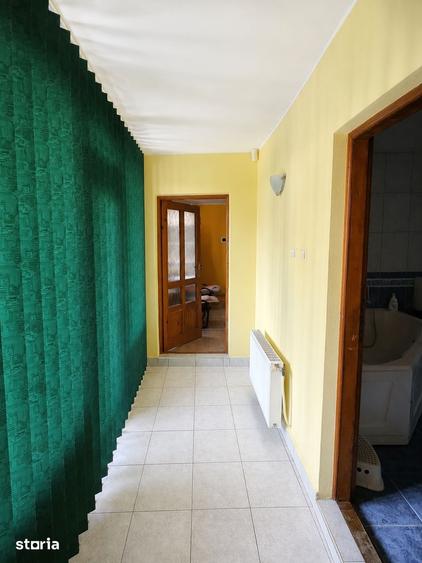 Casă cu 6 camere cu Teren 441 Mp în Piața Centrală