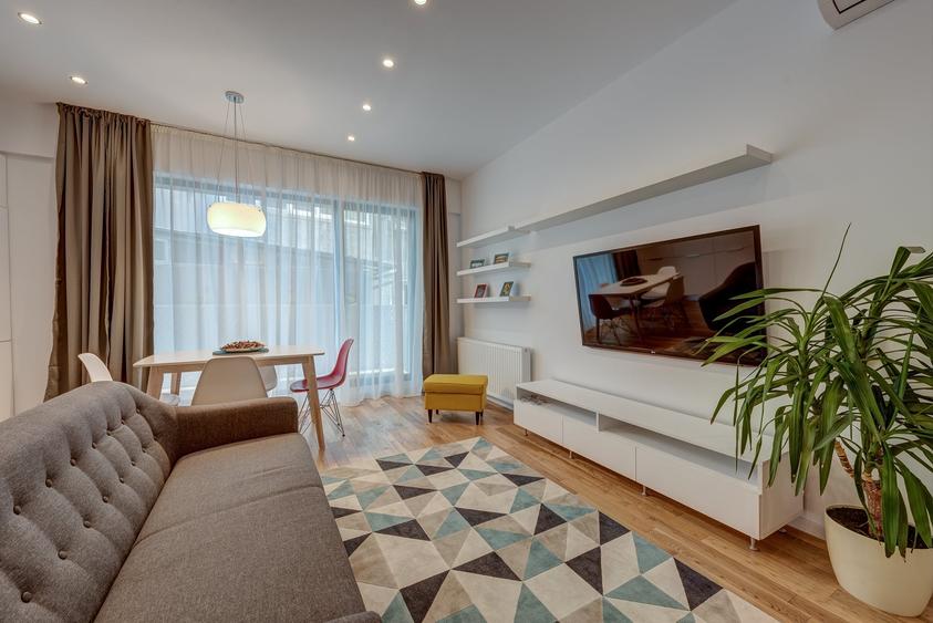 Apartament cu 3 camere semidecomandat în Cișmigiu