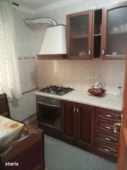 Apartament cu 3 camere decomandat în Rahova