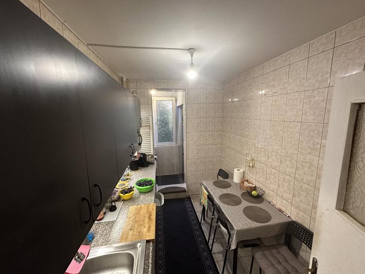 Apartament cu 3 camere decomandat, mobilat în Berceni