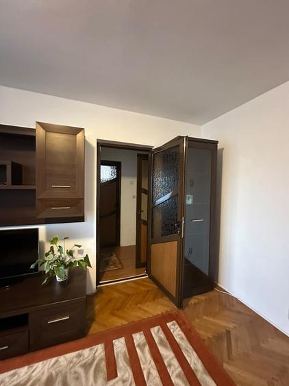 Apartament cu 2 camere decomandat în Podu Roș