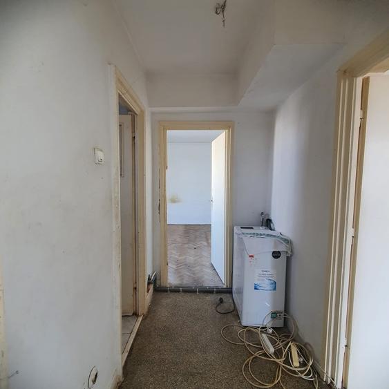 Apartament cu 3 camere semidecomandat în Mihai Bravu
