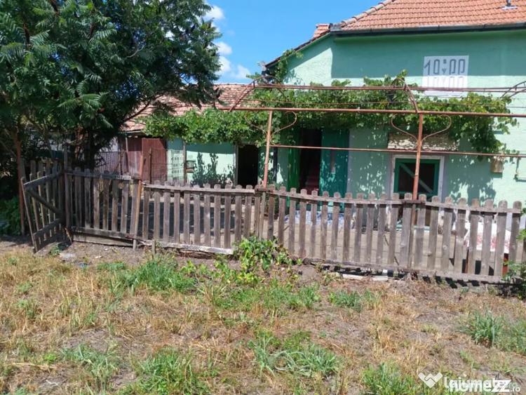 Casă cu 4 camere cu Teren 2000 Mp în Alțina
