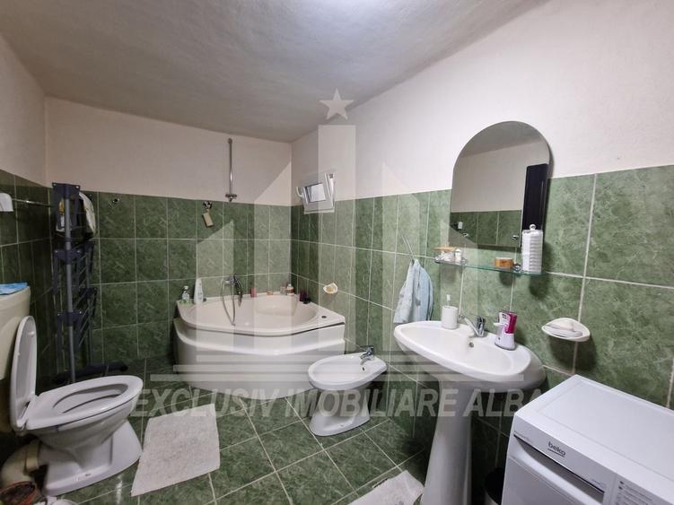 Casă individuală cu 4 camere cu Piscina în Ciugud