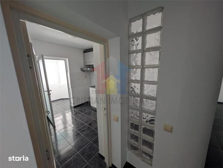 Apartament cu 3 camere decomandat în Calarași 4