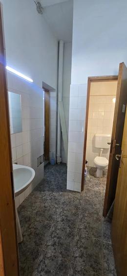 Spațiu comercial, de 886 mp, în Buciumeni