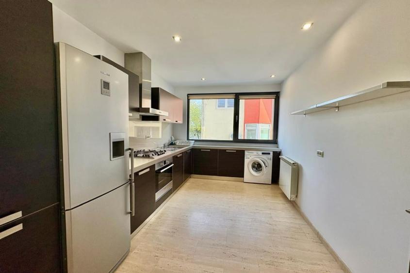 Apartament cu 4 camere decomandat, mobilat în Dorobanți