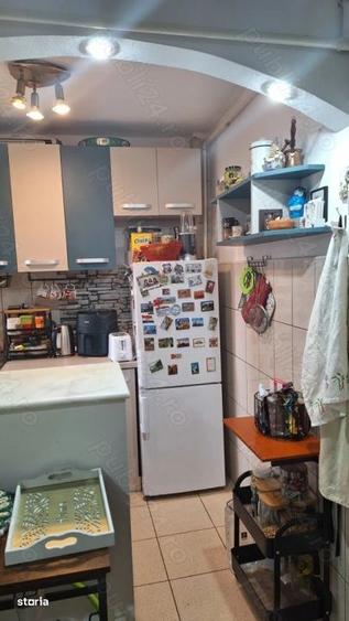 Apartament cu 3 camere semidecomandat în Botizului