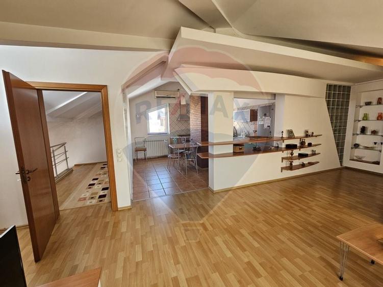 Casă individuală cu 6 camere cu Garaj în Sud-Vest