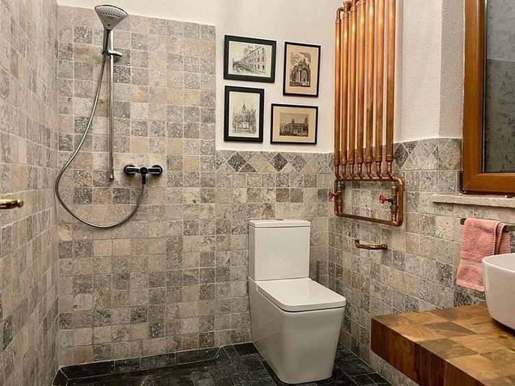 Casă individuală cu 6 camere cu Canalizare în Tineretului