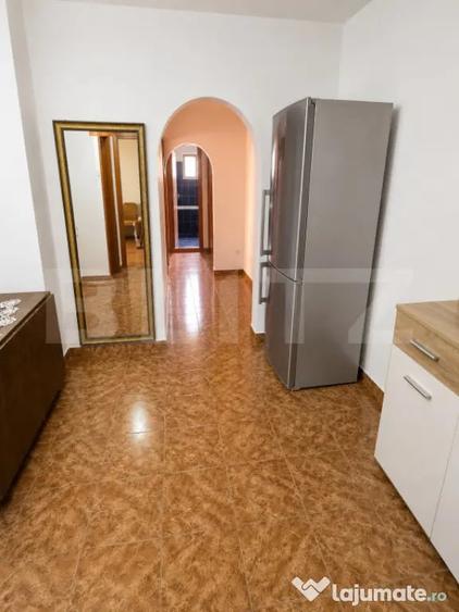 Apartament cu 3 camere decomandat în Micro 12