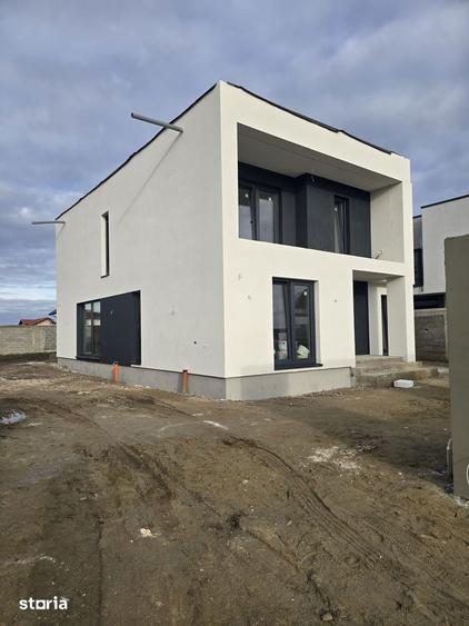 Casă cu 4 camere cu Teren 620 Mp în Sânmartin