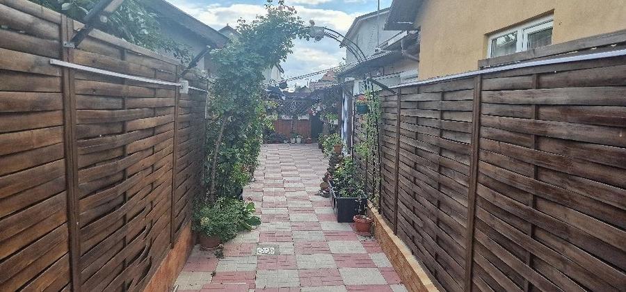 Casă cu Teren 250 Mp în Central