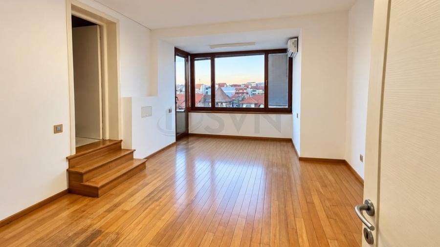 Apartament cu 6 camere semidecomandat în Dorobanți