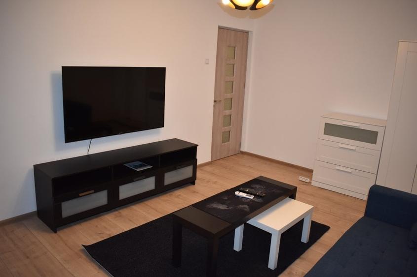 Apartament cu 2 camere decomandat în Apărătorii Patriei
