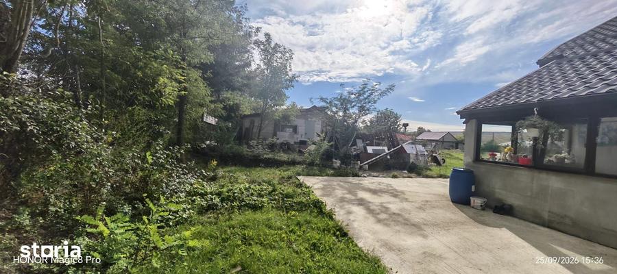 Casă cu 3 camere cu Teren 1800 Mp în Lețcani