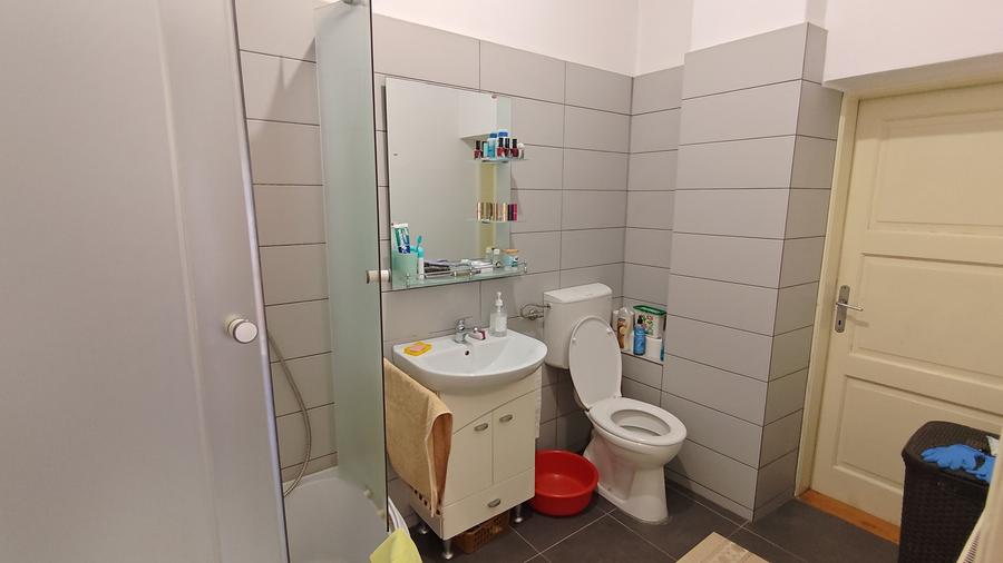 Casă individuală cu 3 camere cu Canalizare în Central