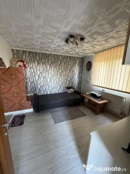 Casă cu 4 camere cu Teren 1160 Mp în Podari