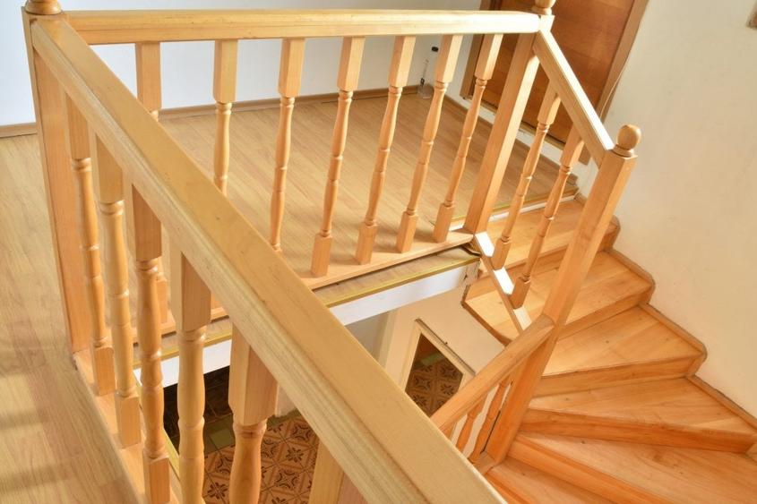 Casă individuală cu 6 camere cu Teren 3374 Mp în Vulcana-Pandele