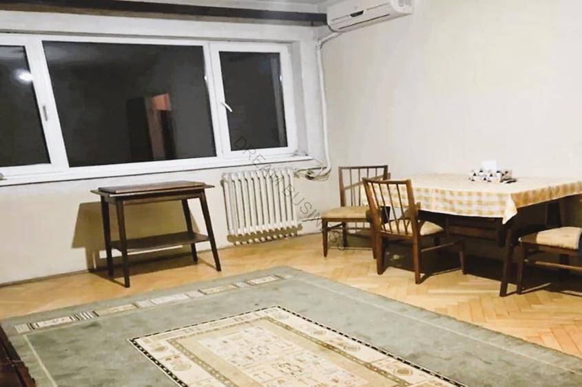 Apartament cu 3 camere semidecomandat în Bucureștii Noi