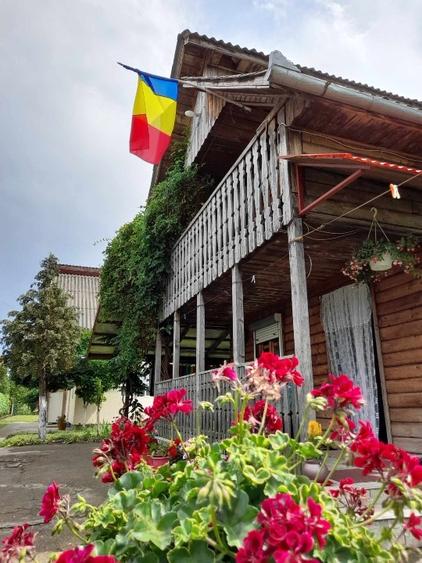 Casă cu 5 camere cu Canalizare în Vest