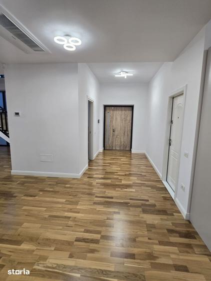Casă cu 5 camere cu Teren 200 Mp în Central