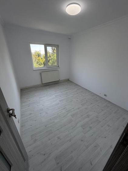 Apartament cu 3 camere decomandat în Micro 14