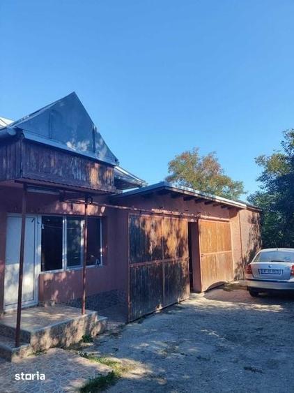 Casă cu 4 camere cu Teren 250 Mp în Central
