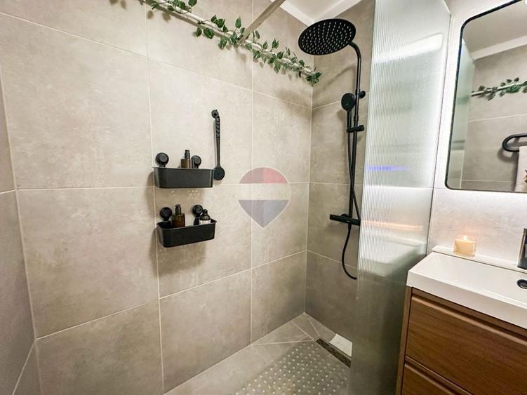 Apartament cu 2 camere semidecomandat, mobilat în P-ța Sfântul Ștefan