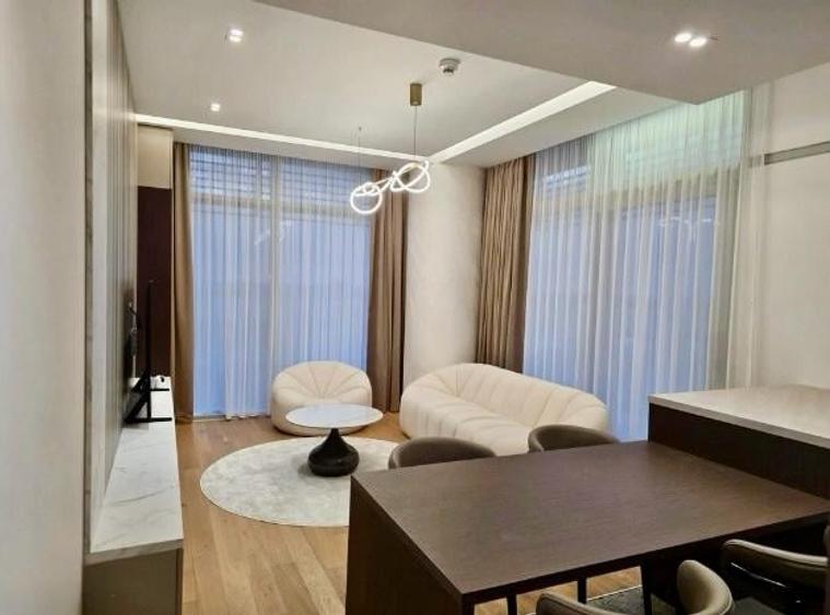 Apartament cu 3 camere semidecomandat în Floreasca