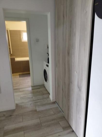 Apartament cu 3 camere decomandat în Exterior Vest